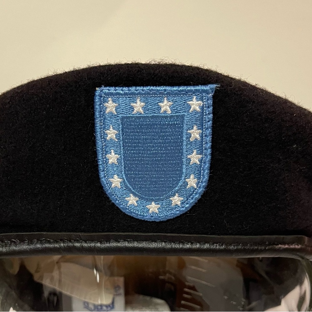 US Army Black Wool Beret With Standard Blue Beret Flash Size 7 1/8 NWT